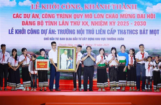 Thủ tướng Phạm Minh Chính dự khởi công trường học tại xã biên giới Bát Mọt, tỉnh Thanh Hoá -0