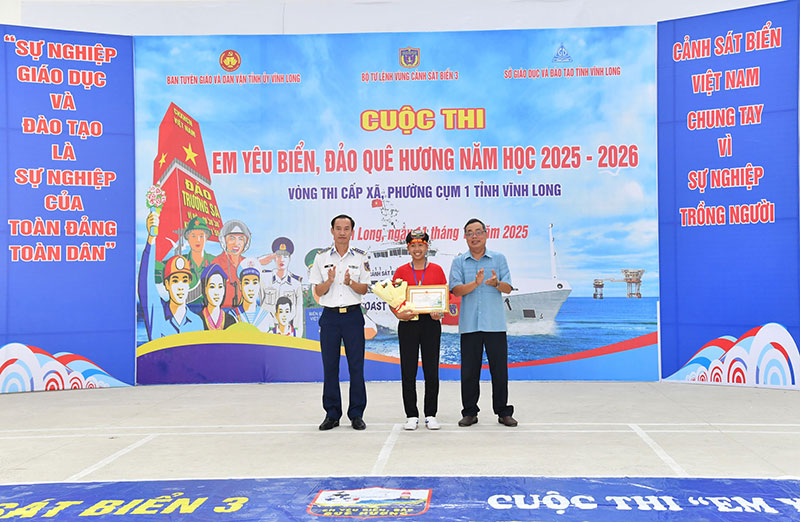 Mais de 10 mil estudantes de Vinh Long participam do concurso