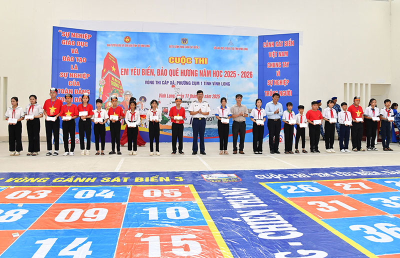 Mais de 10 mil estudantes de Vinh Long participam do concurso