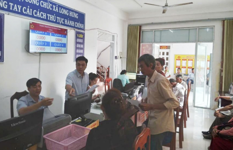 Để cán bộ cơ sở thực sự là “công bộc” -0