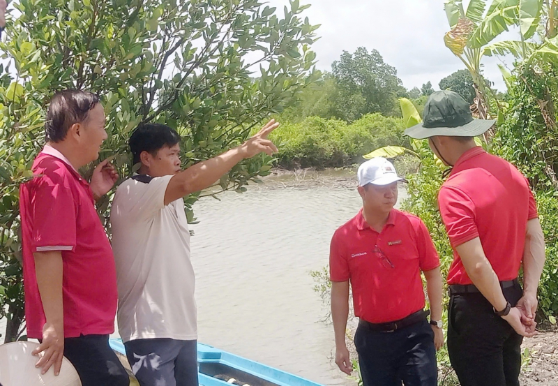 Agribank tiếp sức người nuôi cua Năm Căn Cà Mau -0