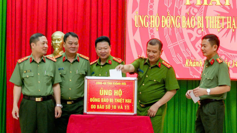Công an tỉnh Khánh Hòa quyên góp 1,9 tỷ đồng ủng hộ đồng bào thiệt hại do thiên tai bão lũ -0
