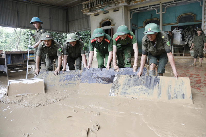 Kỳ 2: Từ “mệnh lệnh cứu dân” đến “mệnh lệnh vì dân mà ở lại” -0