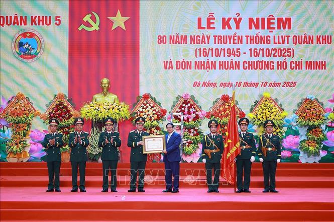 Thủ tướng Phạm Minh Chính dự Lễ kỷ niệm 80 năm Ngày truyền thống Lực lượng vũ trang Quân khu 5 -0