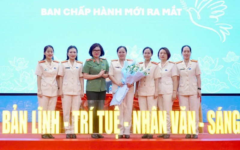 Nữ chiến sĩ trên không gian mạng - Bản lĩnh, trí tuệ, tiên phong trong kỷ nguyên số -0