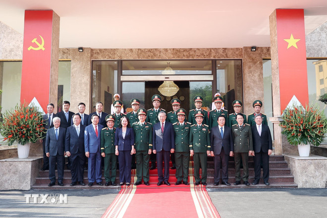 Tổng Bí thư: Chăm lo xây dựng Lực lượng vũ trang Quân khu 1 vững mạnh toàn diện -0