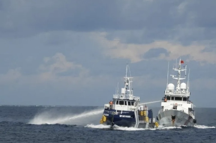 Việt Nam lên tiếng trước vụ việc tàu công vụ Trung Quốc và Philippines tại đảo Thị Tứ -0