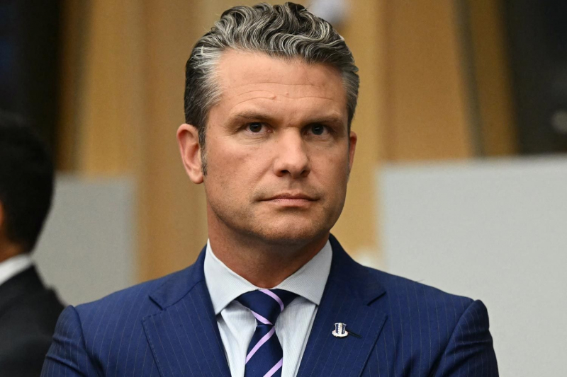 Máy bay chở Bộ trưởng Quốc phòng Mỹ phải hạ cánh khẩn cấp ở Anh -0