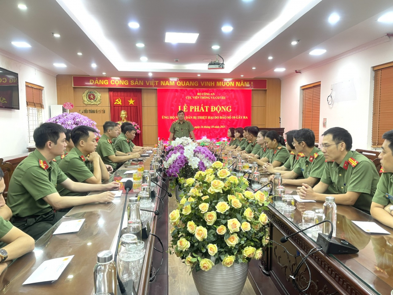 Cục Viễn thông và cơ yếu chung tay ủng hộ, chia sẻ khó khăn với đồng bào bị thiệt hại bởi bão lũ -0