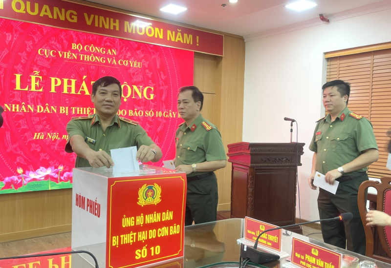 Cục Viễn thông và cơ yếu chung tay ủng hộ, chia sẻ khó khăn với đồng bào bị thiệt hại bởi bão lũ -0