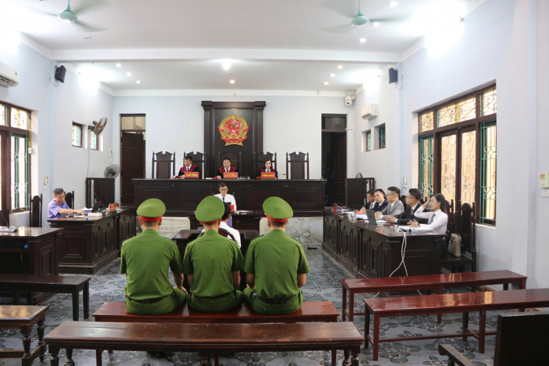 Vụ án “gà lôi trắng”: Miễn trách nhiệm hình sự cho người nuôi và bán 13 con gà , miễn hình phạt bổ sung  -0