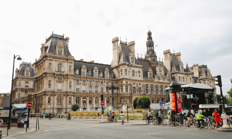 Thị trưởng Paris với lằn ranh mờ giữa chi tiêu công và đời sống cá nhân -0