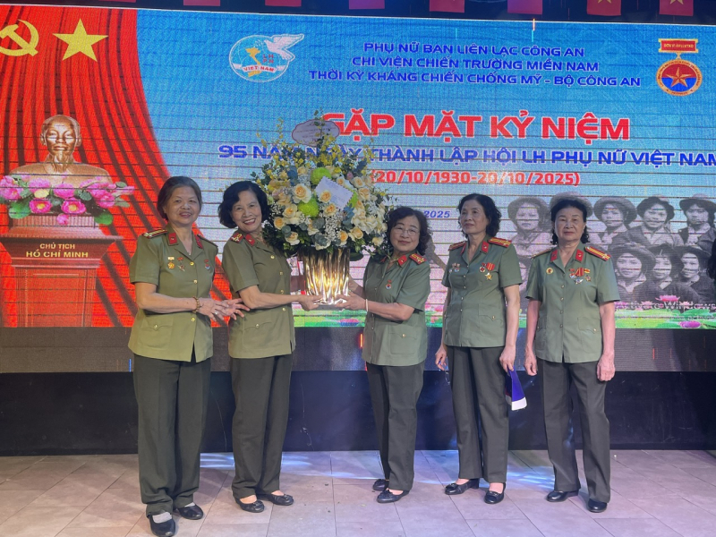 Gặp mặt Nữ Công an chi viện chiến trường miền Nam -0
