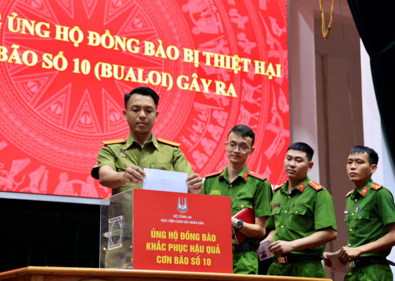 Cục Đào tạo và các học viện, trường CAND ủng hộ đồng bào bị thiệt hại do lũ lụt -0