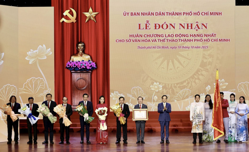 Das Ministerium für Kultur und Sport von Ho-Chi-Minh-Stadt wurde mit der First Class Labor Medal geehrt -0