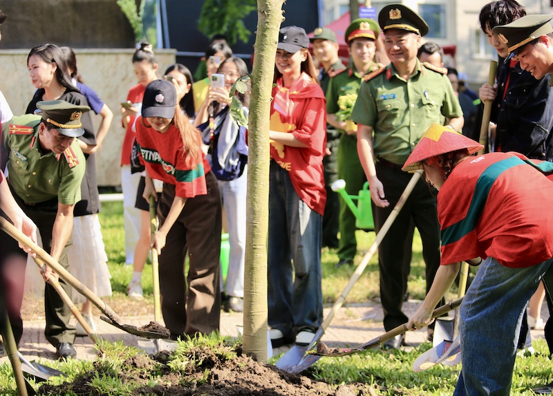 Công an Thủ đô cùng các nghệ sĩ phát động công trình 