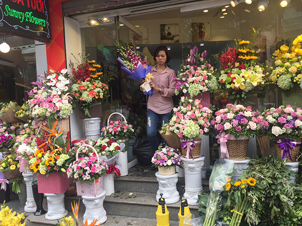 Sôi động thị trường hoa, quà tặng trước lễ 20/10 -0