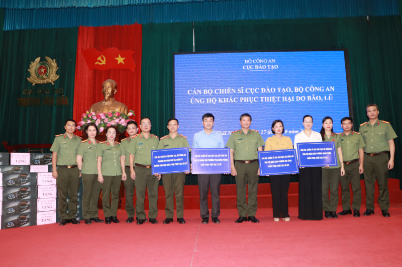 Cục Đào tạo và các học viện, trường CAND ủng hộ đồng bào bị thiệt hại do lũ lụt -0