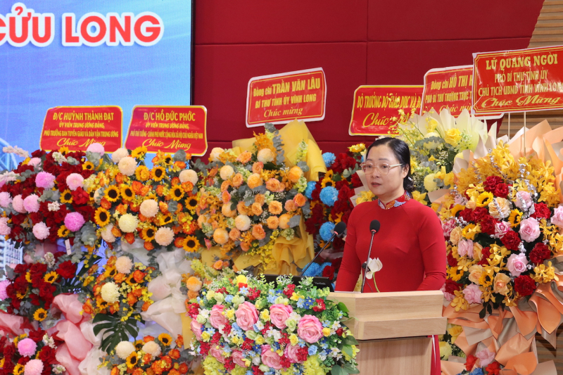 Trường Đại học Cửu Long đón nhận Huân chương Lao động hạng Nhì -0