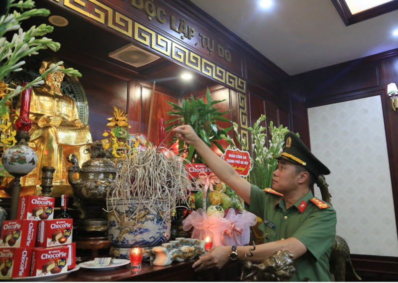Công an TP Hà Nội báo công dâng Bác tại Khu lưu niệm Sáu điều Bác Hồ dạy Công an Nhân dân -0