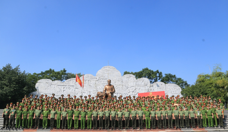Công an TP Hà Nội báo công dâng Bác tại Khu lưu niệm Sáu điều Bác Hồ dạy Công an Nhân dân -0