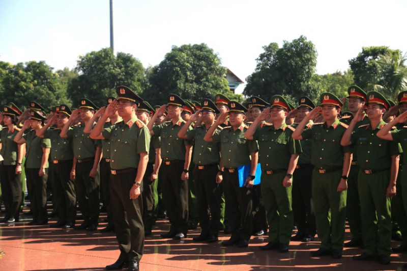 Công an TP Hà Nội báo công dâng Bác tại Khu lưu niệm Sáu điều Bác Hồ dạy Công an Nhân dân -0