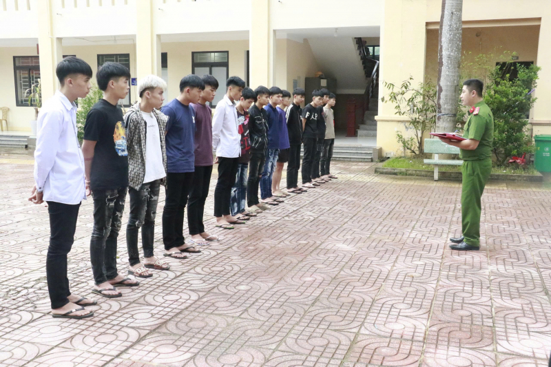Bắt giữ nhóm thanh thiếu niên gây rối trật tự công cộng -0
