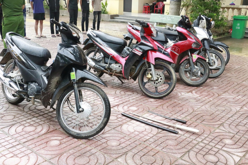Bắt giữ nhóm thanh thiếu niên gây rối trật tự công cộng -0