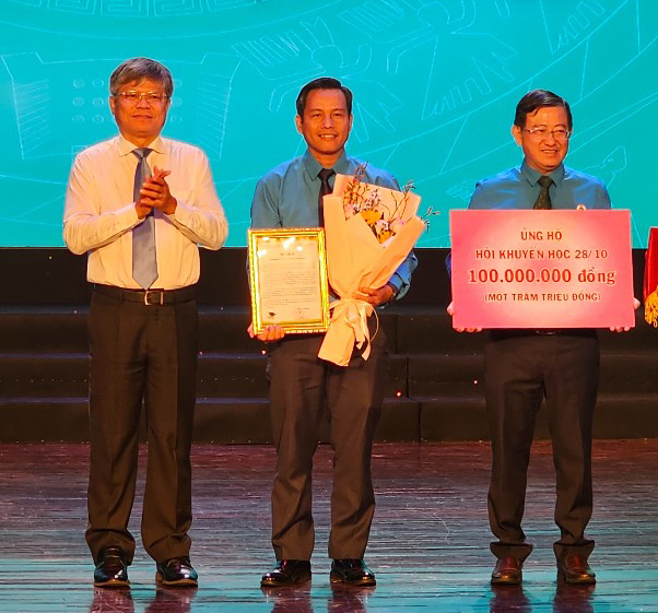 Hơn 6 nghìn học sinh, sinh viên được trao học bổng, khen thưởng, động viên từ Quỹ Khuyến học 28/10 -0