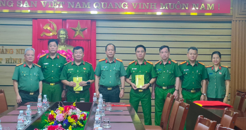 Thưởng nóng lực lượng phá án vụ án giết người, cướp tài sản đặc biệt nghiêm trọng tại tỉnh Quảng Ninh -0