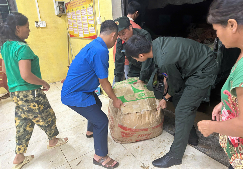 Bộ Tư lệnh Cảnh sát cơ động phối hợp trao 10 tấn nhu yếu phẩm đến bà con Cao Bằng -1