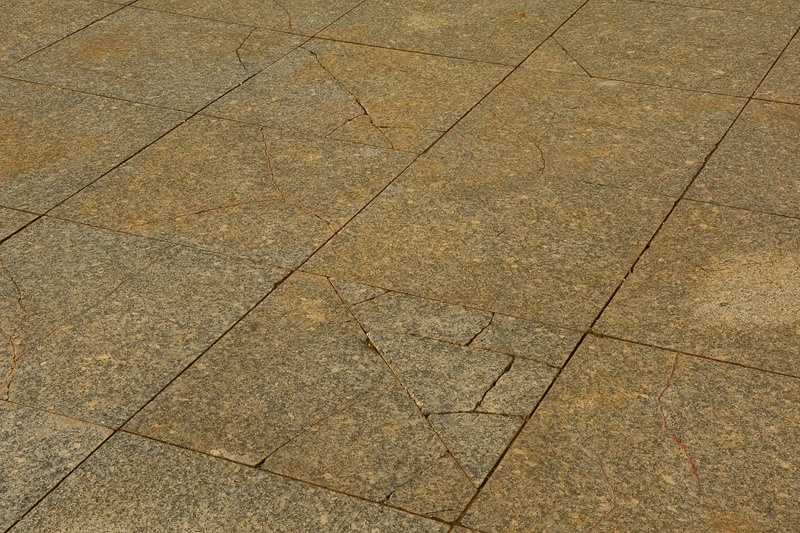 Sân vận động Đà Lạt vừa sử dụng đã xuống cấp -0