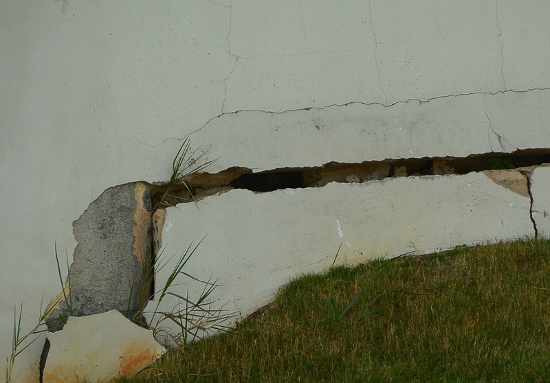 Sân vận động Đà Lạt vừa sử dụng đã xuống cấp -0