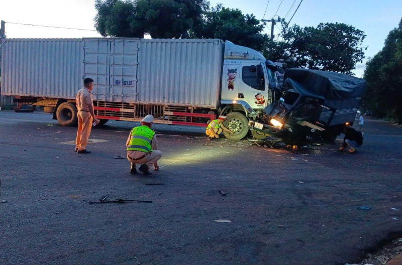 Tông xe liên hoàn trên Quốc lộ 26, một tài xế bị thương nặng -0