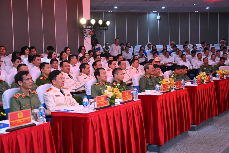 Bộ Công an phong cấp bậc hàm cho 8 đồng chí lãnh đạo chủ chốt của Tổng Công ty Viễn thông Mobifone -0