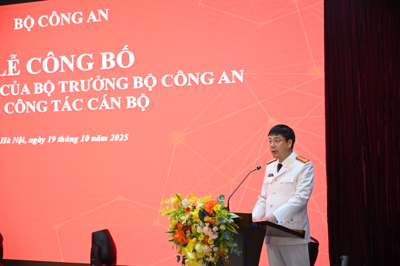 Bộ Công an phong cấp bậc hàm cho 8 đồng chí lãnh đạo chủ chốt của Tổng Công ty Viễn thông Mobifone -0