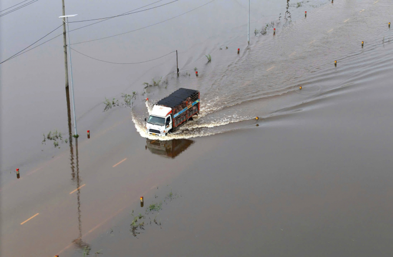 Nhiều vùng thấp trũng ở Huế ngập lụt, giao thông chia cắt -1