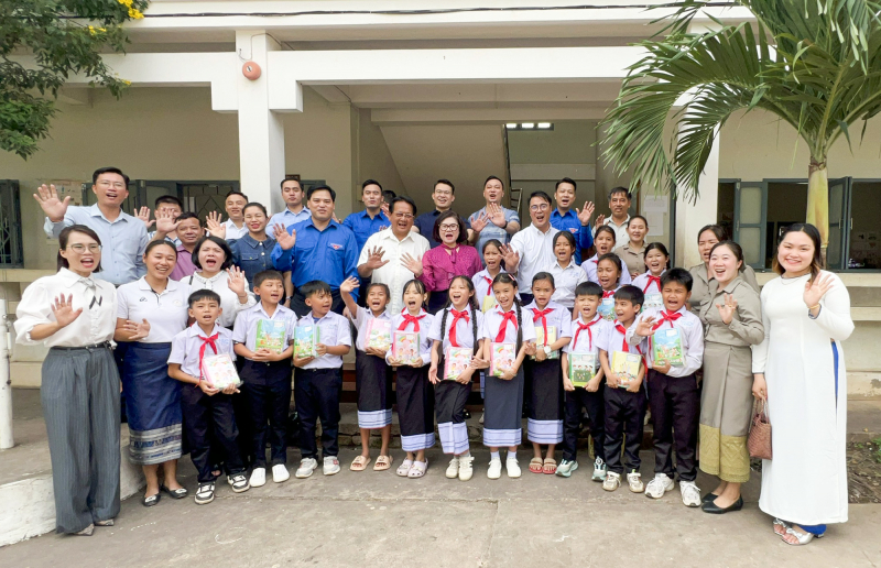 Gắn kết Việt – Lào từ những việc làm giản dị mà ý nghĩa -0