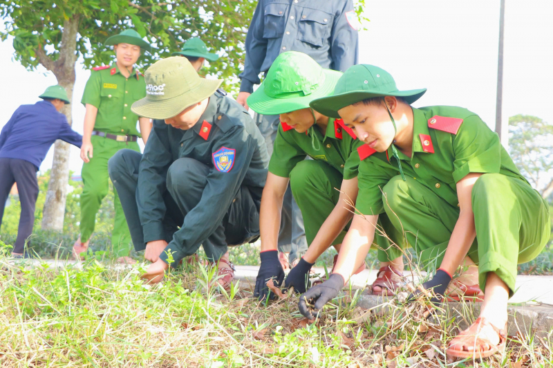 Trường Cao đẳng CSND I đưa 846 học viên về cơ sở "ba cùng" với người dân