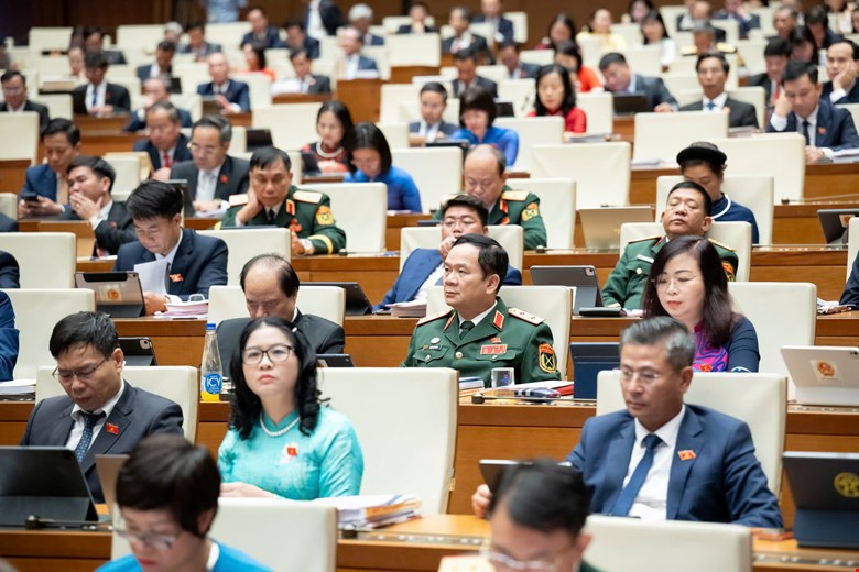 Quốc hội khoá XV là nhiệm kỳ đặc biệt khi tổ chức 19 kỳ họp, trong đó 9 kỳ họp bất thường -0