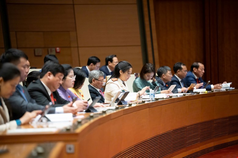 Quốc hội khoá XV là nhiệm kỳ đặc biệt khi tổ chức 19 kỳ họp, trong đó 9 kỳ họp bất thường -1