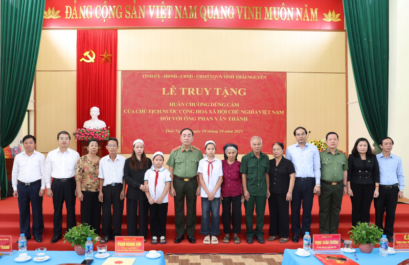 Vinh danh người Tổ trưởng bảo vệ ANTT quên mình cứu dân trong lũ dữ
