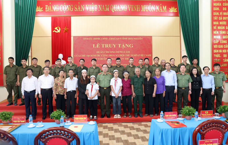 Vinh danh tấm gương quên mình cứu người trong lũ dữ ở Thái Nguyên -0