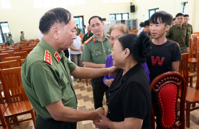 Vinh danh tấm gương quên mình cứu người trong lũ dữ ở Thái Nguyên -1