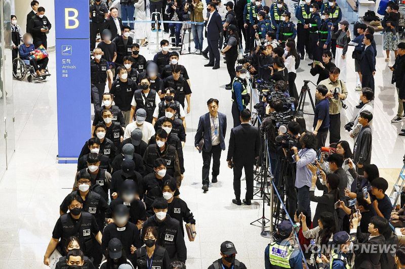 Hàn Quốc bắt giữ hàng chục nghi phạm lừa đảo bị trục xuất từ Campuchia -0