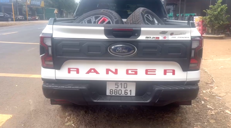 Phát hiện nam thanh niên chở lốp ô tô nghi tài sản trộm cắp -0