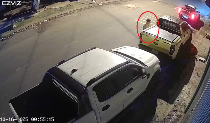 Phát hiện nam thanh niên chở lốp ô tô nghi tài sản trộm cắp -0