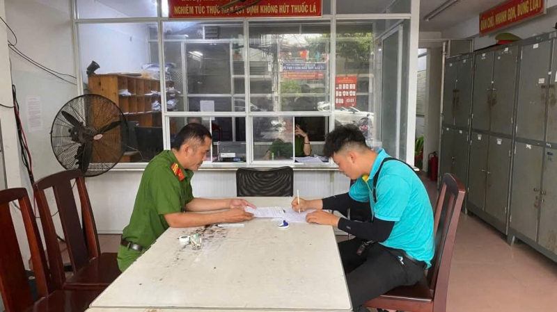  Vụ bé trai 4 tuổi bị bỏ rơi ở Khánh Hòa: Công an phường Nha Trang đã liên lạc được người mẹ -0