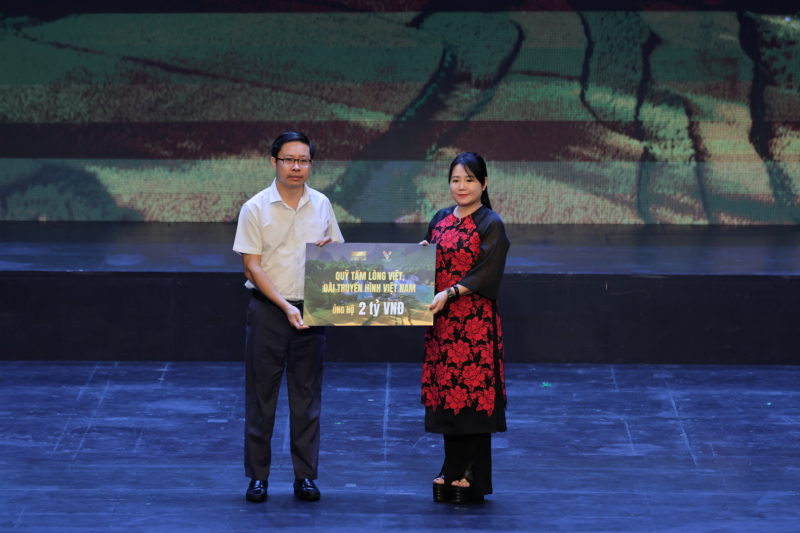 Trao toàn bộ tiền bán vé và vận động từ đêm nhạc “Hoa nở sau mưa” ủng hộ Cao Bằng -0