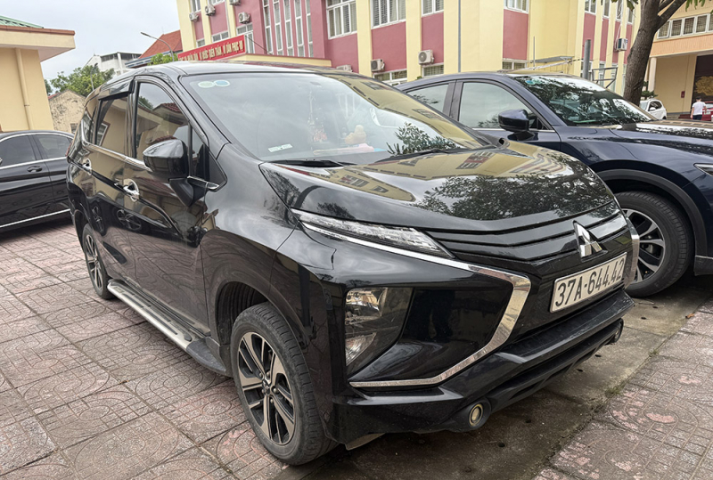 Tạm giữ hình sự đối tượng lao xe ô tô vào cán bộ Công an -1